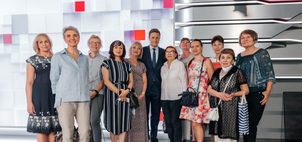 В 1+1 media стартував другий сезон програми стажування для кандидатів старшого віку